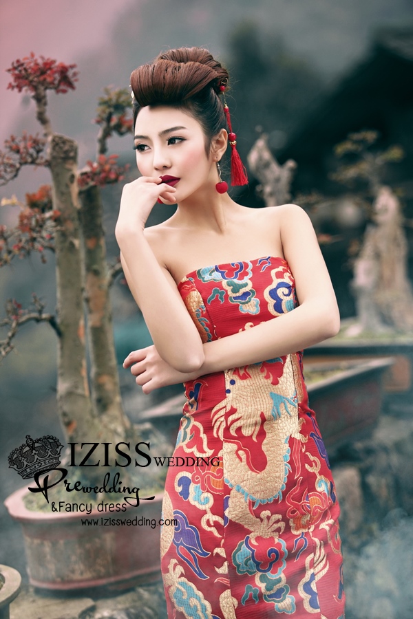 PW555- **พร้อมส่งชุดผญ.ค่ะ**ชุดคู่ถ่ายพรีเวดดิ้ง (prewedding dress) & ชุดแต่งงานแฟนซี (Fancy wedding dress)ชายหญิง "ธีมสีแดง"