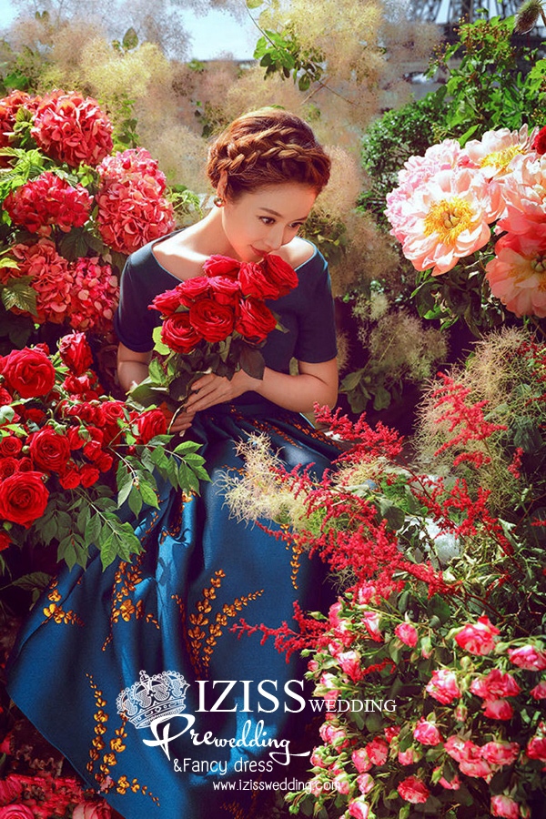 PW563- **พรีออเดอร์ค่ะ**ชุดคู่ถ่ายพรีเวดดิ้ง (prewedding dress) & ชุดแต่งงานแฟนซี (Fancy wedding dress)ชายหญิง "ธีมสีน้ำเงินฟ้า"