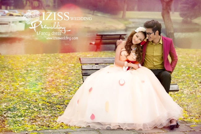 PW139 - Pre order ชุดคู่ถ่ายพรีเวดดิ้ง (prewedding dress) & ชุดแต่งงานแฟนซี (Fancy wedding dress)ชายหญิง "ธีมสีโอโรส-แดง"