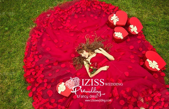 PW203 - **พร้อมส่งค่ะ** ชุดคู่ถ่ายพรีเวดดิ้ง (prewedding dress) & ชุดแต่งงานแฟนซี (Fancy wedding dress)ชายหญิง "ธีมสีแดง-ดำ"