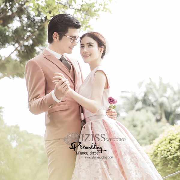 PW472- **พร้อมส่งเฉพาะชุดผู้หญิงสีส้ม**ชุดแต่งงานแฟนซี ชุดเดรสสีส้มชุดยกน้ำชา ชุดถ่ายพรีเวดดิ้ง (prewedding dress) & ชุดแต่งงานแฟนซี (Fancy wedding dress) "ธีมสีส้ม"