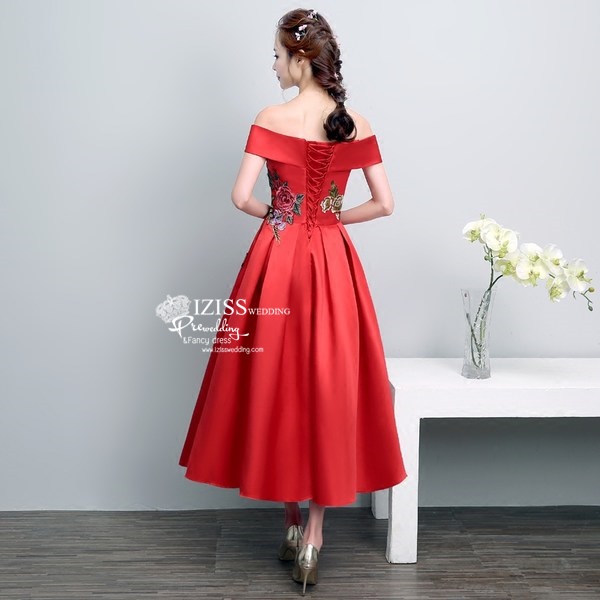 PW541 - **พรีออเดอร์ค่ะ พรีออเดอร์มี 5 สีทั้งสั้น+ยาวค่ะ สีแดง แดงไวน์ เขียว น้ำเงินและม่วงค่ะ** ชุดกี่เพ้าสั้นสีแดง ชุดยกน้ำชา ชุดคู่ถ่ายพรีเวดดิ้ง (prewedding dress) & ชุดแต่งงานแฟนซี (Fancy wedding dress)ชายหญิง "ธีมสีแดง"