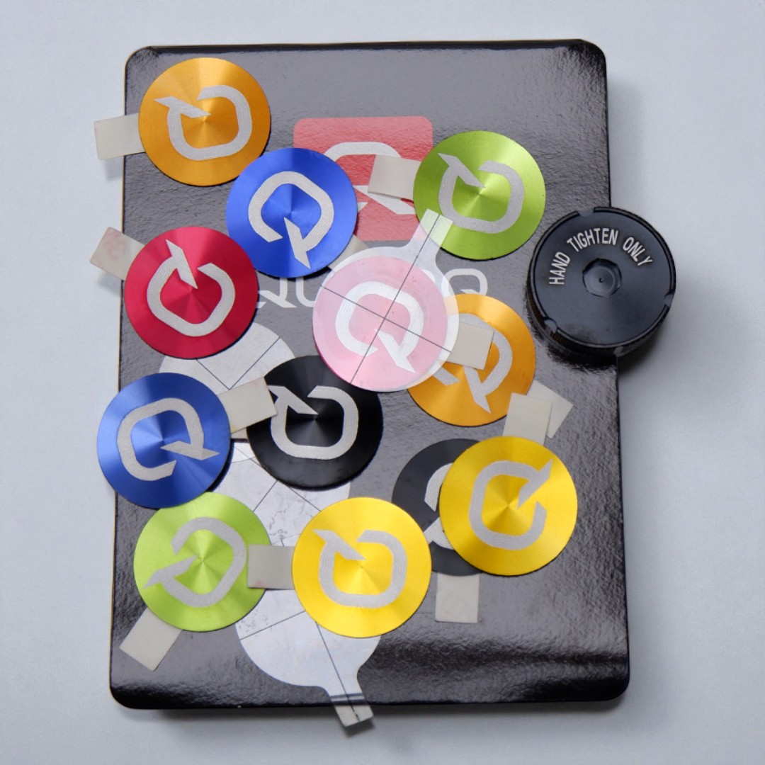 QUARQ Color Battery Lid Decals (7 ชิ้น) ฝาปิดแบตเตอรี่ + สติ๊กเกอร์ตกแต่งอะลูมิเนียม สำหรับ Power Meter รุ่น DZero & ADX