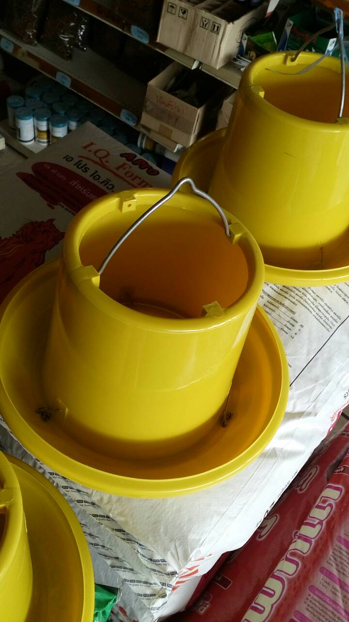 ถังอาหารไก่ขนาดใหญ่ 10นิ้ว สีเหลือง