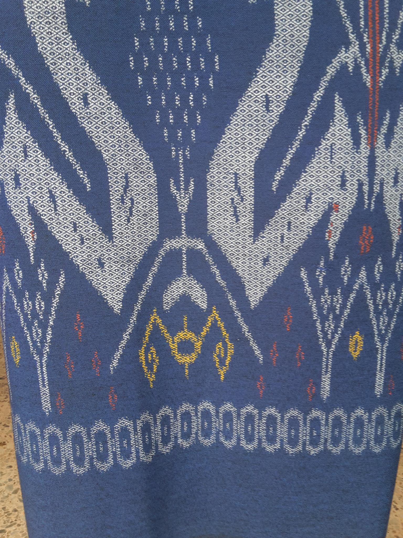 ผ้าซิ่นสำเร็จรูปผ้าซิ่นผ้าฝ้าย แบบป้ายแต่งจีบกระดุมปั้มลายฉัตรนาค ผ้าซิ่นตัดสำเร็จลายฉัตรนาคย้อมคราม