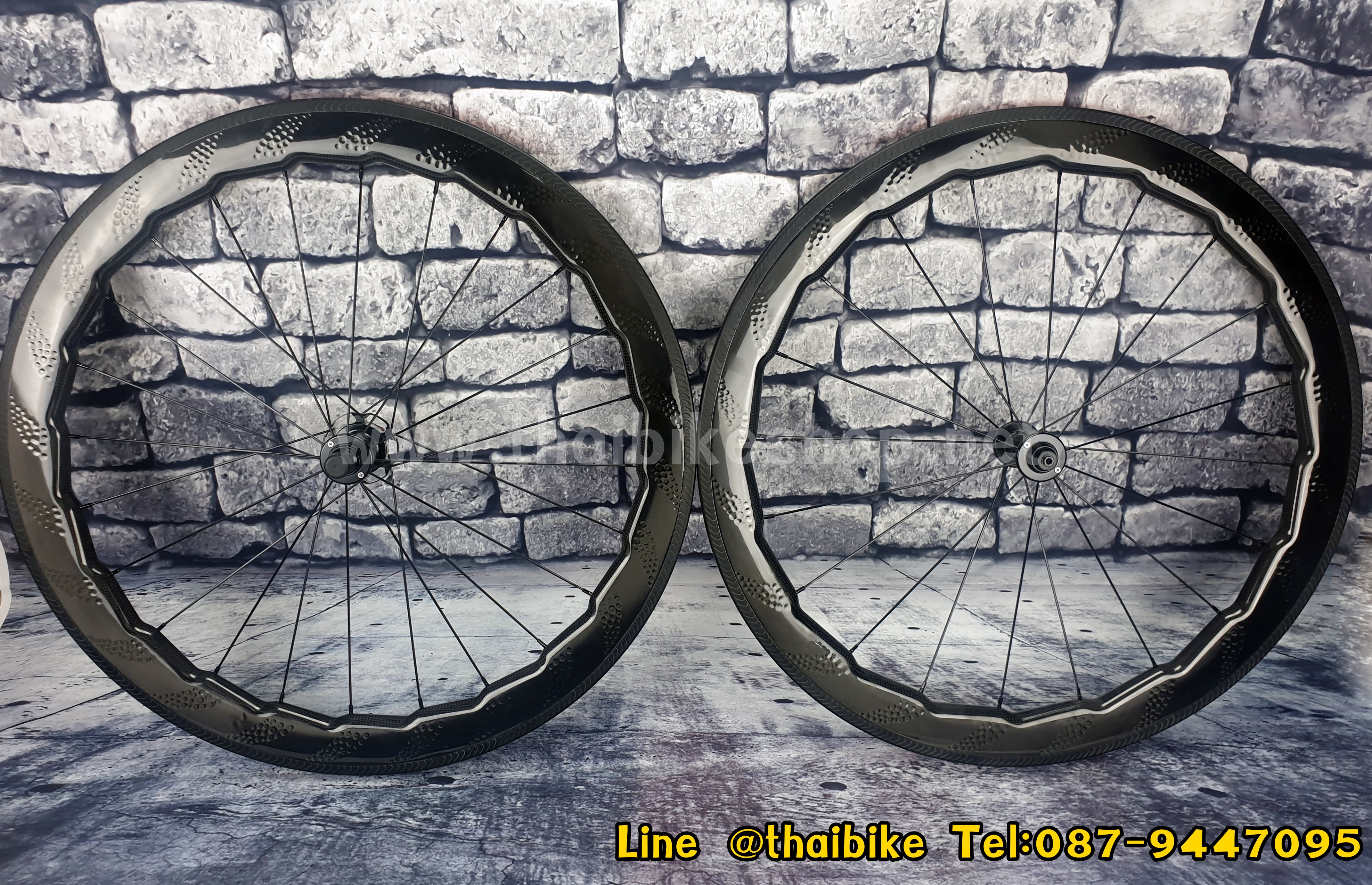 ล้อจักรยานเสือหมอบ ลายคาร์บอน ลายปลาวาฬ 700C