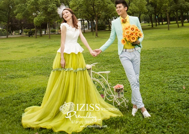 PW152 - Pre order ชุดคู่ถ่ายพรีเวดดิ้ง (prewedding dress) & ชุดแต่งงานแฟนซี (Fancy wedding dress)ชายหญิง "ธีมสีขาว-เขียว"