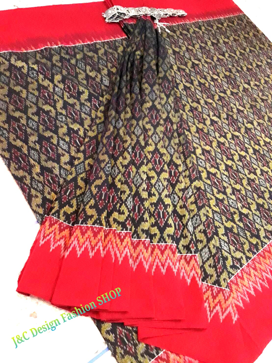 ผ้าซิ่นมัดหมี่ตีนแดง ผ้าซิ่นตีนแดง ผ้าถุงฝ้ายมัดหมี่ตีนแดง ผ้าทอพื้นเมืองบุรีรัมย์ ลายขอนาคเล็ก อัปสรา 2 เมตร