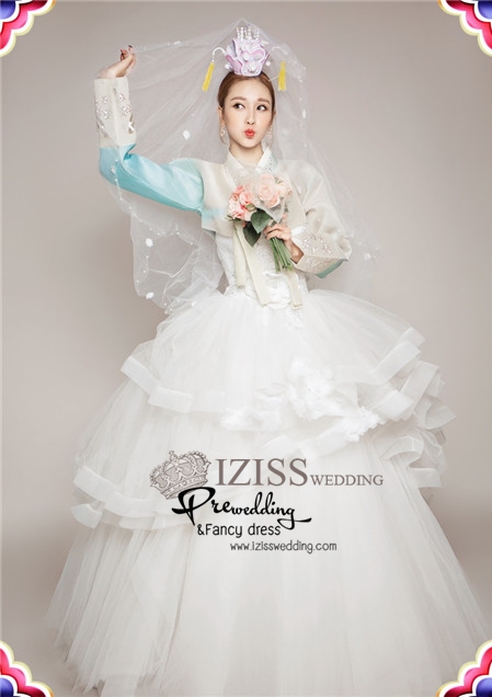 PW371 - **พร้อมเช่า 5,500 ชุดฮันบกเกาหลีทั้งเซ็ทค่ะ** ชุดคู่ถ่ายพรีเวดดิ้ง (prewedding dress) & ชุดแต่งงานแฟนซี (Fancy wedding dress)ชายหญิง "ธีมสีครีมฟ้าอ่อน"
