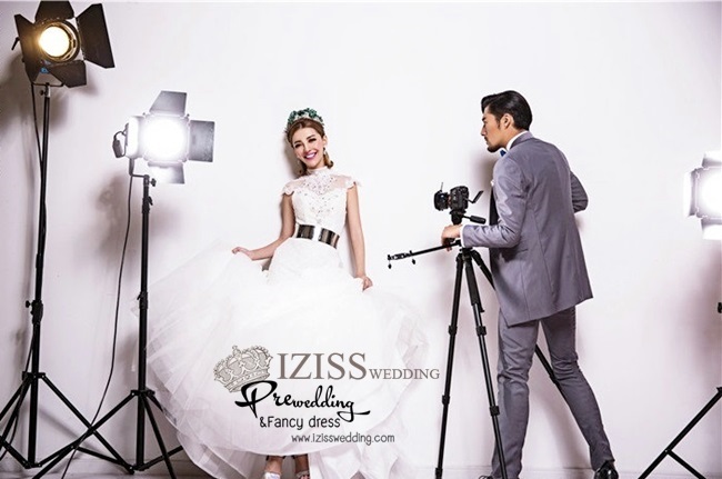 PW233 - Pre order ชุดคู่ถ่ายพรีเวดดิ้ง (prewedding dress) & ชุดแต่งงานแฟนซี (Fancy wedding dress)ชายหญิง "ธีมสีขาว-เทา"