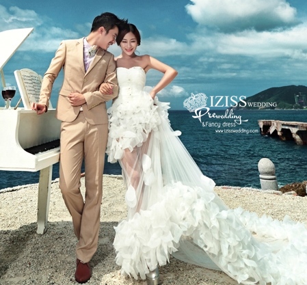 PW402- **พรีออเดอร์**ชุดคู่ถ่ายพรีเวดดิ้ง (prewedding dress) & ชุดแต่งงานแฟนซี (Fancy wedding dress)ชายหญิงสไตล์เจ้าชายเจ้าหญิง "ธีมสีน้ำเงิน"