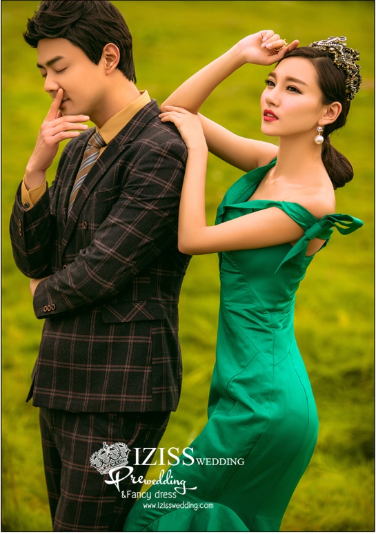 PW349-**พรีออเดอร์เฉพาะชุดผญ.**ชุดคู่ถ่ายพรีเวดดิ้ง (prewedding dress) & ชุดแต่งงานแฟนซี (Fancy wedding dress)ชายหญิง "ธีมสีเขียวเข้ม"