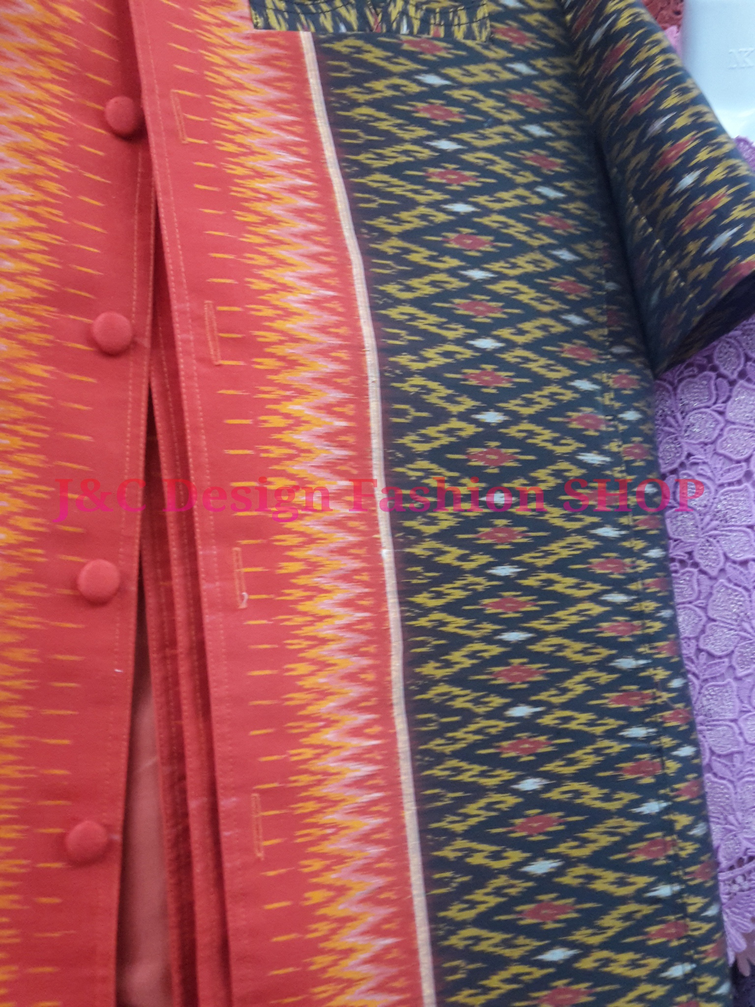 เสื้อสูทชายไหมแท้มัดหมี่ตีนแดง เสื้อสูทชายไหมแท้บุรีรัมย์ สูทผ้าไทยชาย ซาฟารีผ้าไหมชาย สูทผ้าไหมมัดหมี่แท้สีแดงเลือดนกทอมือ5 สี