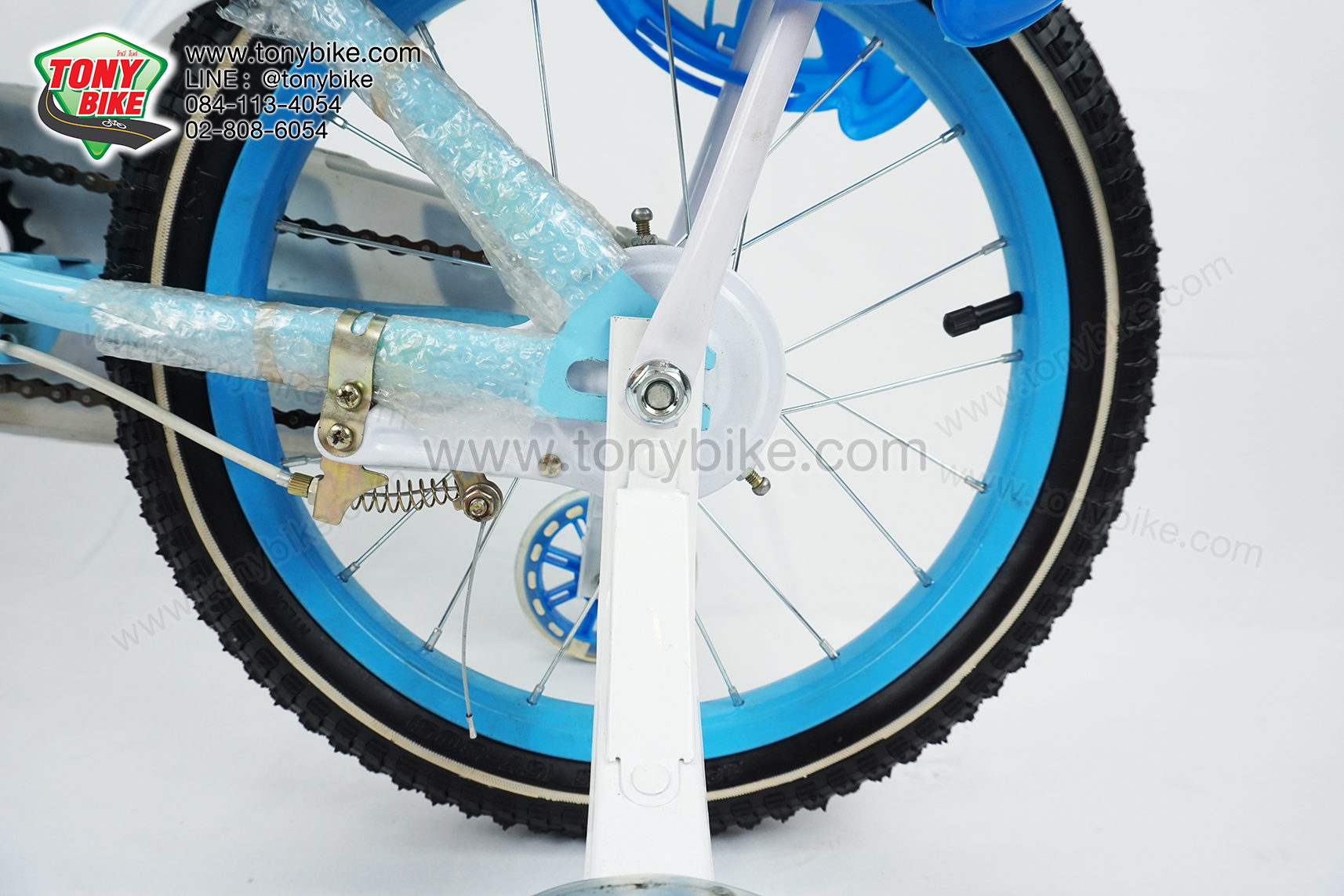 จักรยานเด็ก ล้อ 16 นิ้ว แฮนด์สูง เบาะหลังมีพนักพิง มีล้อพ่วงข้าง สีฟ้า