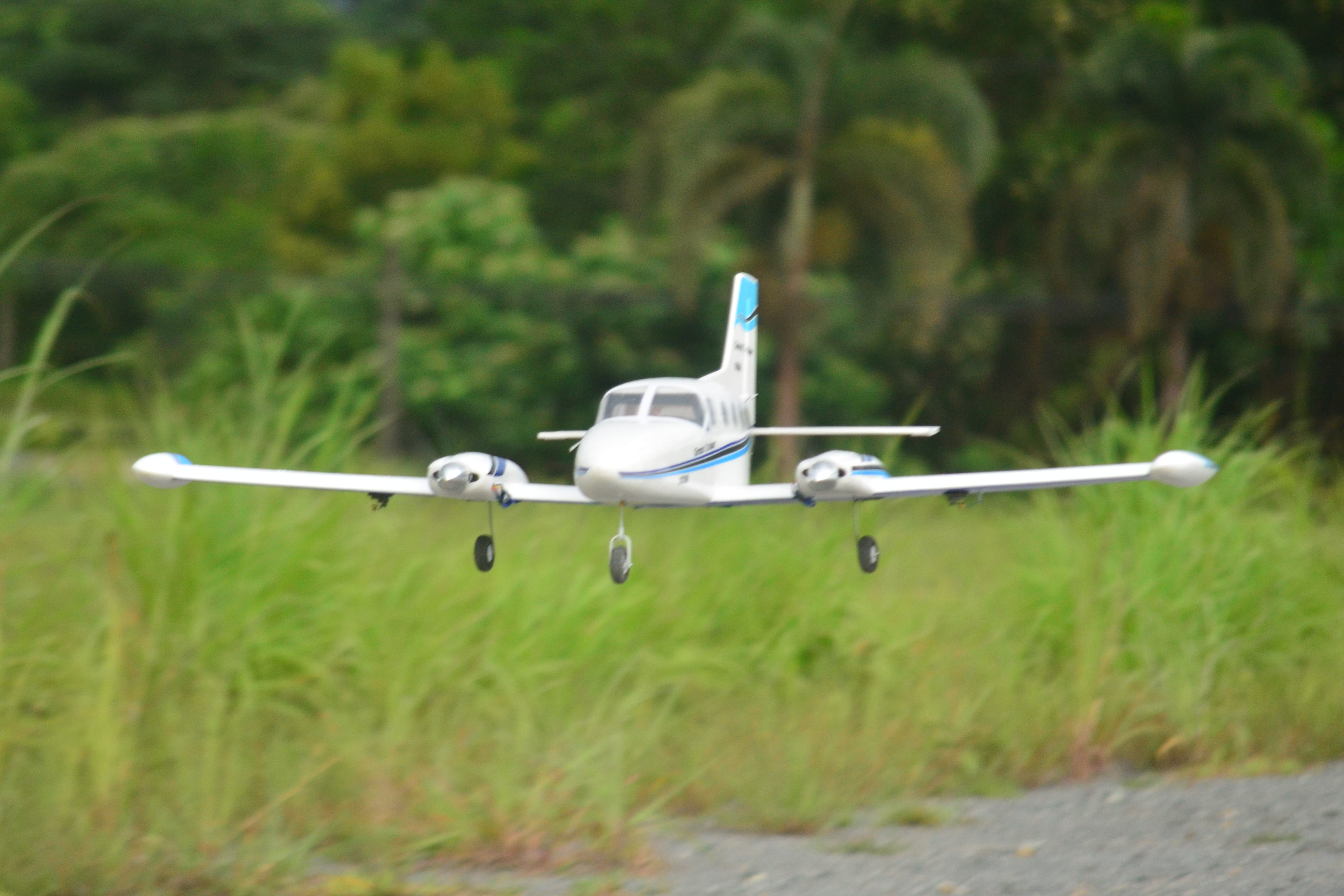 CESSNA425 GRAND CRUISER (PNP) RC PLANE 1300MM.