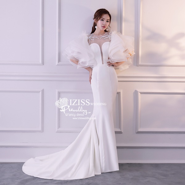 PW581- **พรีออเดอร์ค่ะ**ชุดคู่ถ่ายพรีเวดดิ้ง (prewedding dress) & ชุดแต่งงานแฟนซี (Fancy wedding dress)ชายหญิง "ธีมสีขาว"