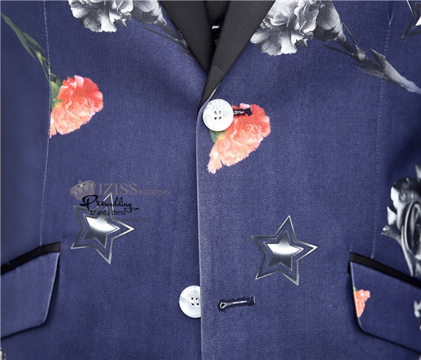 ST112- **พรีออเดอร์**สูทยาวแฟนซีผู้ชายสีน้ำเงินลายดอกไม้ ชุดสูทเจ้าบ่าว สูทแฟนซี ถ่ายพรีเวดดิ้ง & ชุดแต่งงานแฟนซี (Fancy wedding dress) สูทยาวผู้ชายสีน้ำเงินลายดอกไม้