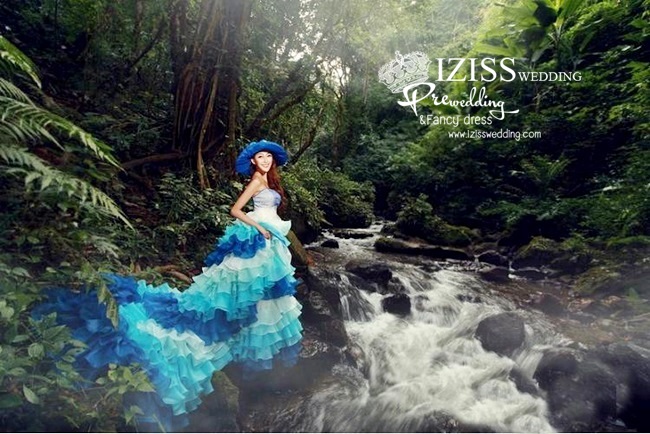 PW012 - **เลิกผลิตค่ะ** ชุดคู่ถ่ายพรีเวดดิ้ง (prewedding dress) & ชุดแต่งงานแฟนซี (Fancy wedding dress)ชายหญิง "ธีมสีฟ้าคราม-เขียว"