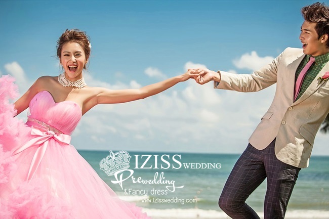 PW092 - **พรีออเดอร์** ชุดคู่ถ่ายพรีเวดดิ้ง (prewedding dress) & ชุดแต่งงานแฟนซี (Fancy wedding dress)ชายหญิง สไตล์ colorful "ธีมสีน้ำตาล-ชมพู"