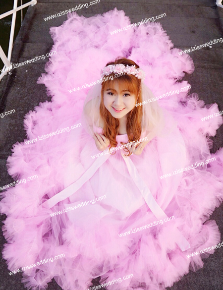 ชุดถ่ายพรีเวดดิ้ง,ชุดแต่งงาน,ชุดแฟนซี เก๋ๆ พร้อมส่ง แปลกใหม่ มีสไตล์ www.izisswedding.com