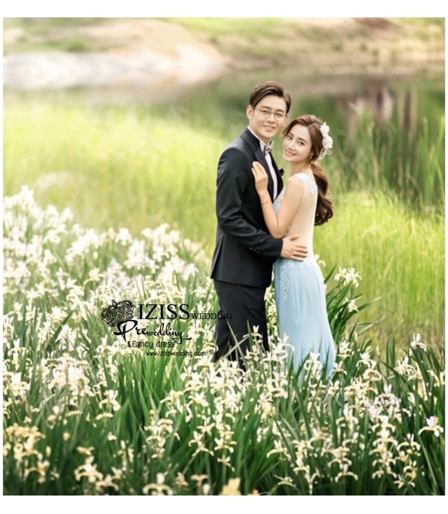 PW409- **พรีออเดอร์**ชุดคู่ถ่ายพรีเวดดิ้ง (prewedding dress) & ชุดแต่งงานแฟนซี (Fancy wedding dress)ชายหญิงสไตล์เจ้าชายเจ้าหญิง "ธีมสีฟ้า"