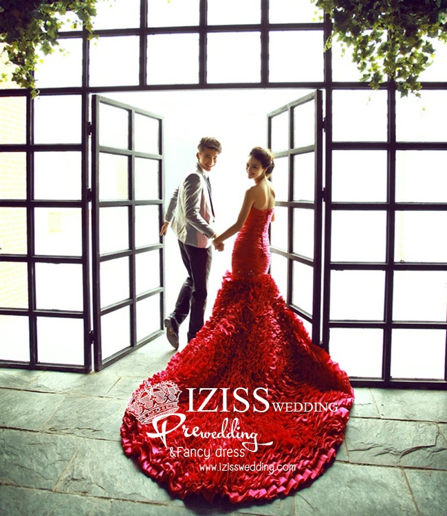 PW288 **พรีออเดอร์**ชุดคู่ถ่ายพรีเวดดิ้ง (prewedding dress) & ชุดแต่งงานแฟนซี (Fancy wedding dress)ชายหญิง "ธีมสีแดง-ดำ"
