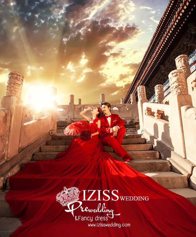 PW222 - **พรีออเดอร์ทั้งเซ็ท**ชุดคู่ถ่ายพรีเวดดิ้ง (prewedding dress) & ชุดแต่งงานแฟนซี (Fancy wedding dress)ชายหญิง "ธีมสีแดง"