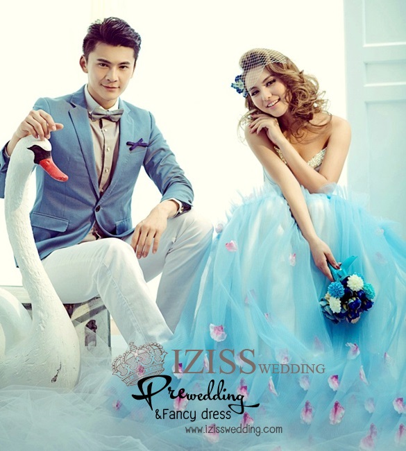 PW086 - **พร้อมส่งชุดผู้ชาย** ชุดคู่ถ่ายพรีเวดดิ้ง (prewedding dress) & ชุดแต่งงานแฟนซี (Fancy wedding dress)ชายหญิง "ธีมสีฟ้า"