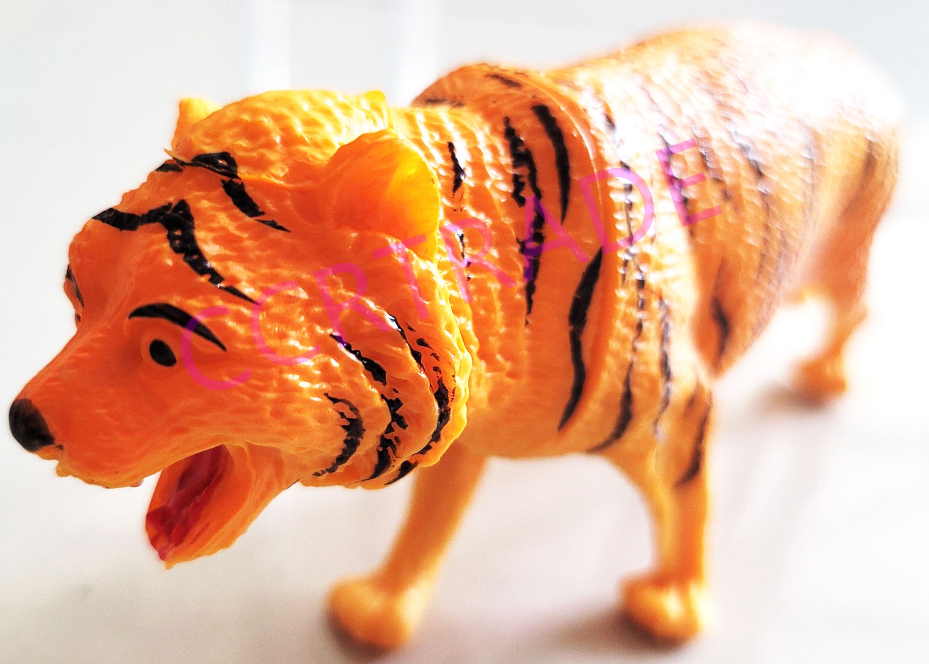 สัตว์ป่าอเมซอนโมเดลกล่อง 20 ซม.