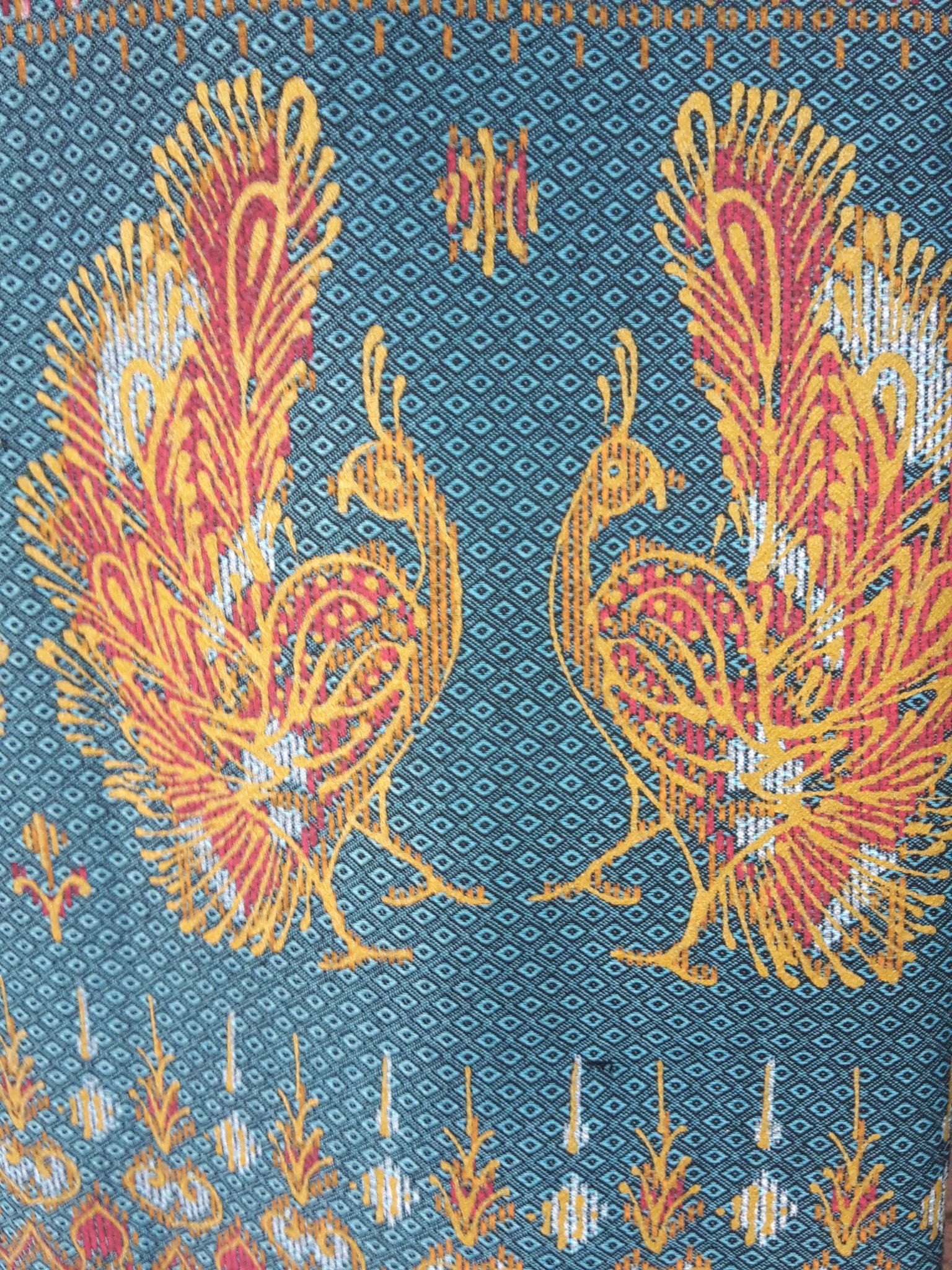 ผ้าถุงสำเร็จรูปแบบป้ายเลื่อนตะขอลายนกยุงสีฟ้า ผ้าถุงสำเร็จรูปมัดหมี่ลายนกยุงสีฟ้า ผ้าฝ้ายมัดหมี่ตีนแดงสี่ตะกรอตัดสำเร็จลายนกยุงสีฟ้าลายลูกแก้วในตัว พร้อมส่ง