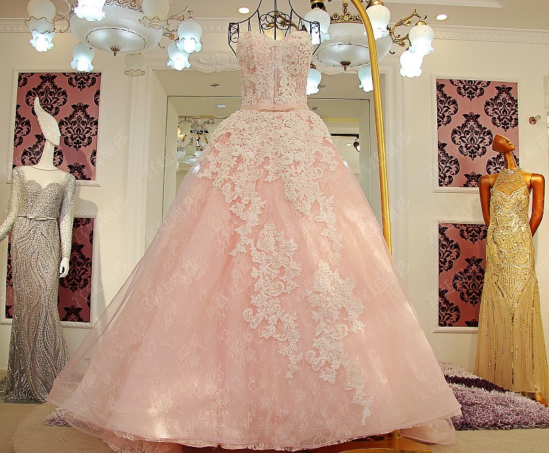 BRL046 **พรีออเดอร์**ชุดแต่งงานชมพูหรูหราประดับดอกไม้ผสมเพชรและคริสตัล สวยงามดุจเจ้าหญิง