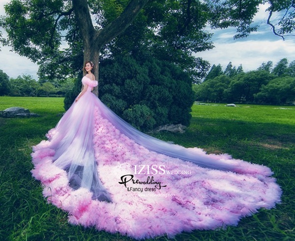 PW483 - **พรีออเดอร์** ชุดคู่ถ่ายพรีเวดดิ้ง (prewedding dress) & ชุดแต่งงานแฟนซี (Fancy wedding dress)ชายหญิง "ธีมสีชมพู-ฟ้า"