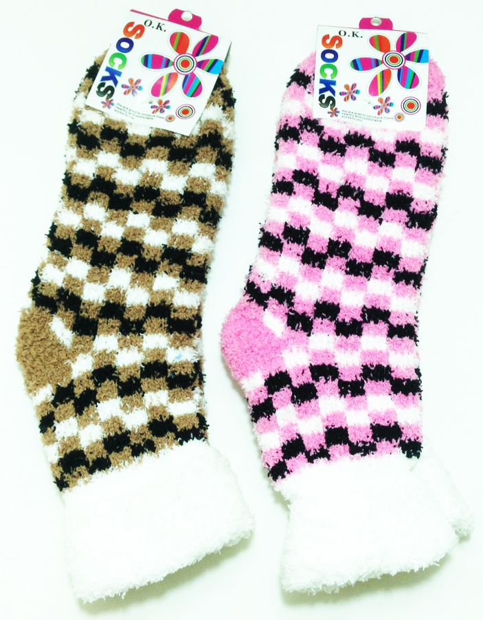 ถุงเท้าขนนุ่มพับข้อ ลายสก็อต (Free size)