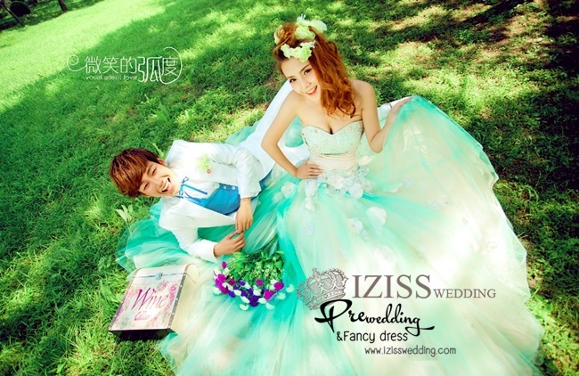 PW125 - Pre order ชุดคู่ถ่ายพรีเวดดิ้ง (prewedding dress) & ชุดแต่งงานแฟนซี (Fancy wedding dress)ชายหญิง "ธีมสีเขียว-ขาว"