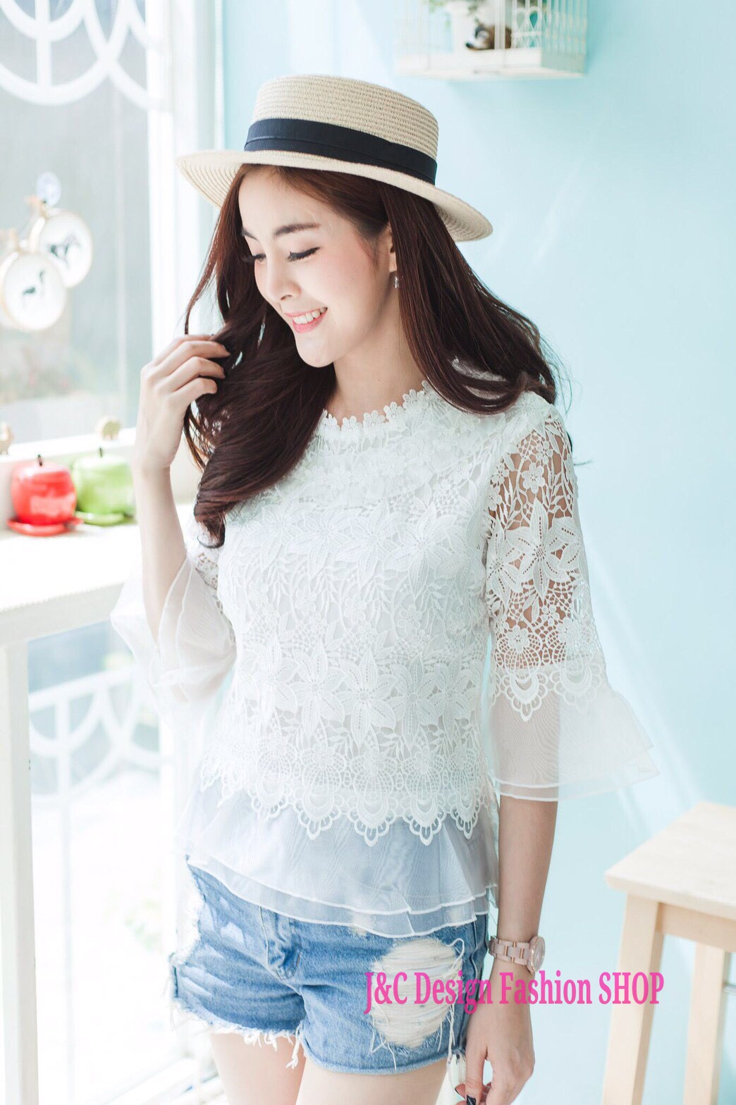 เสื้อลูกไม้สไตน์เกาหลีสีขาวเสื้อลูกไม้สไตน์วัยรุ่นสีขาว เสื้อผ้าไทยใส่กับผ้าซิ่น เสื้อผ้าฝ้ายใส่กับผ้าถุงสีขาว เสื้อลูกไม้ใส่ผ้าซิ่น เสื้อลูกไม้พาดาแขนสั้นสีขาว