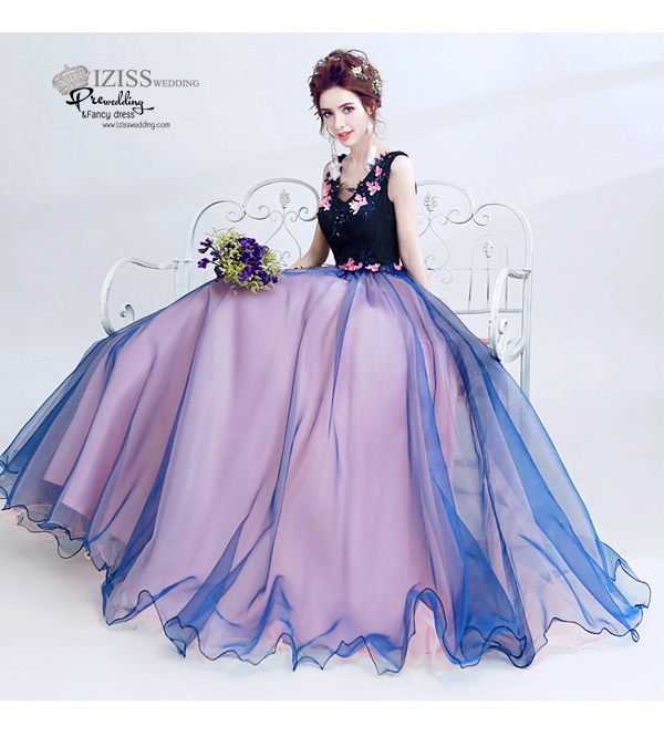 DL026 - **พรีออเดอร์** ชุดราตรี เดรสยาวออกงาน (Night party dresses) ชุดไปงานแต่งงานสวยๆ "ธีมสีน้ำเงินครามปักดอกชมพู "