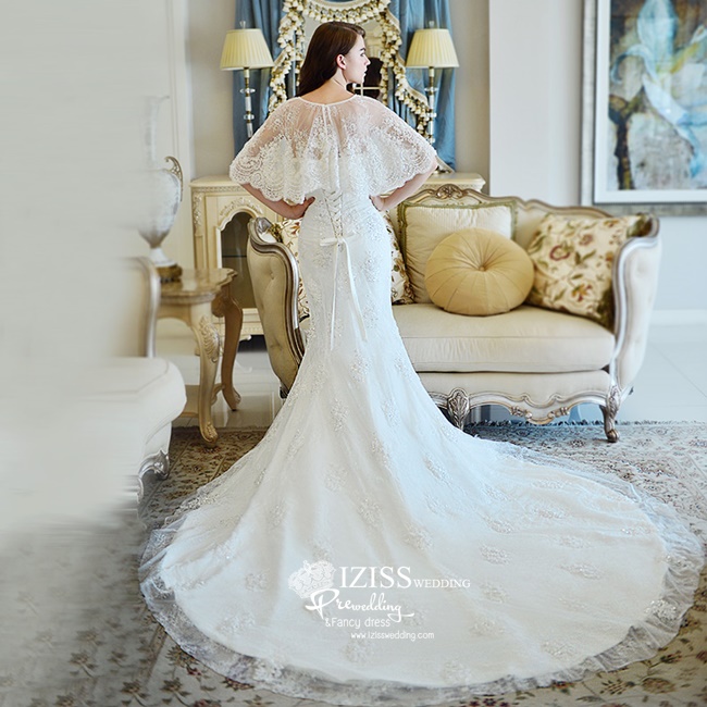 BRL061 **พรีออเดอร์**ชุดแต่งงานสีขาวหรูหราประดับดอกไม้ผสมเพชรและคริสตัล สวยงามดุจเจ้าหญิง