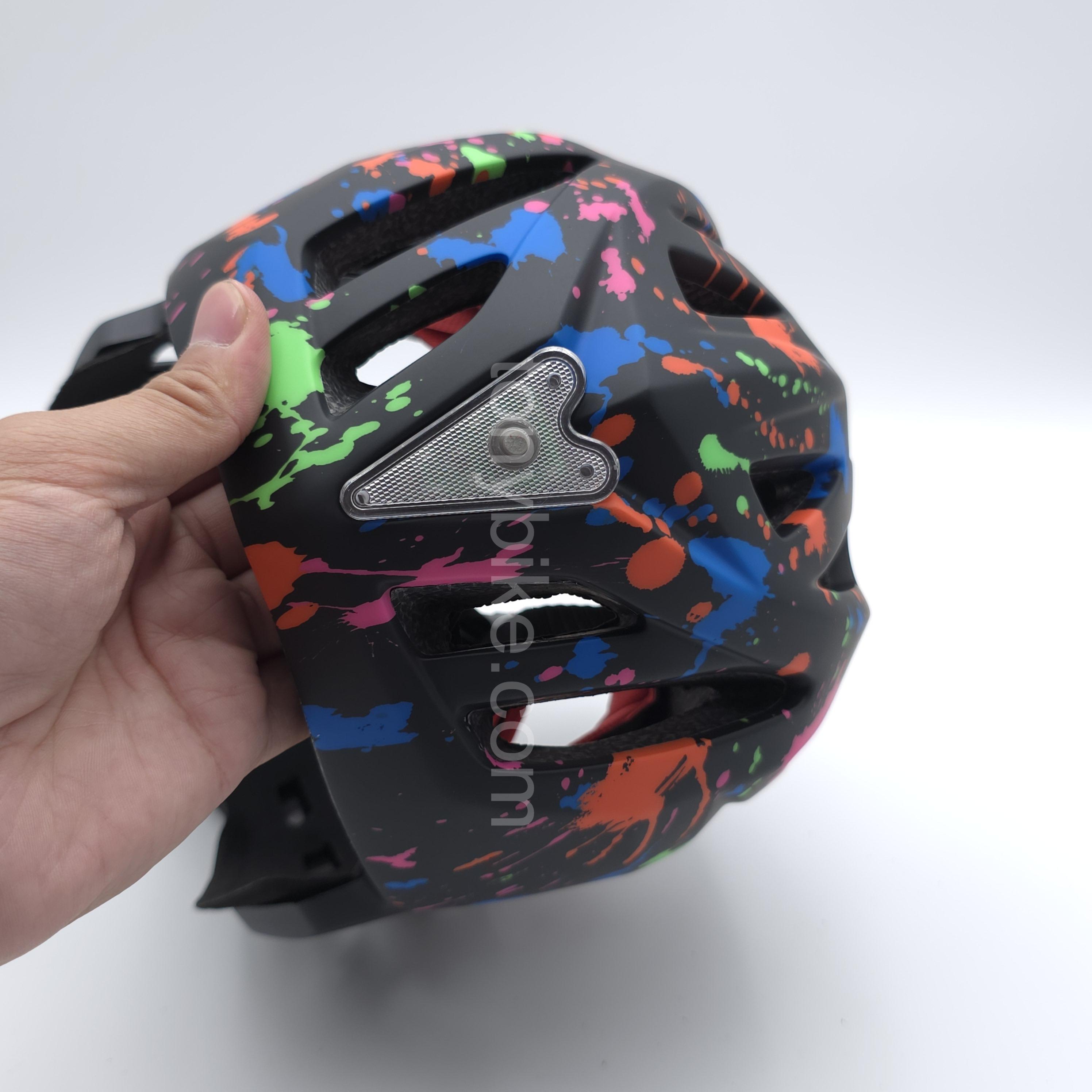 หมวกจักรยานเด็ก เต็มใบ สีดำ ลายเพ้นท์สี 46-53 ซม.