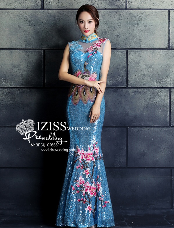 PW522- **พรีออเดอร์สีฟ้า**ชุดเลื่อมกี่เพ้ายาว ชุดยกน้ำชา ชุดถ่ายพรีเวดดิ้ง (prewedding dress) & ชุดแต่งงานแฟนซี (Fancy wedding dress) "ธีมสีฟ้า"