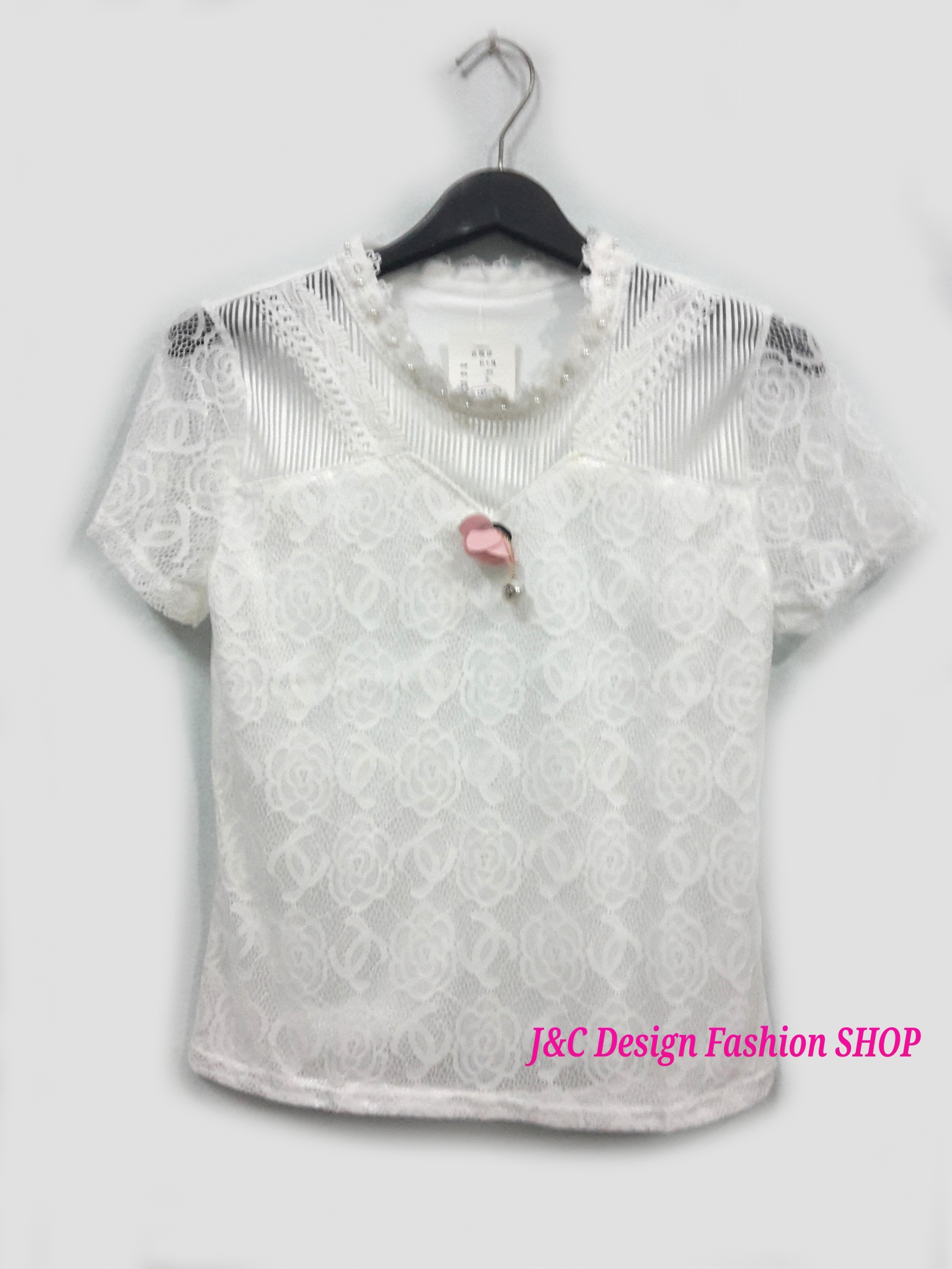 เสื้อลูกไม้สีขาวคอปักมุก เสื้อผ้าไทยลูกไม้สีขาวสไตน์เกาหลี จับแมทเสื้อผ้าได้ง่ายทั้งกางเกง กระโปรง หรือผ้าถุงไทย