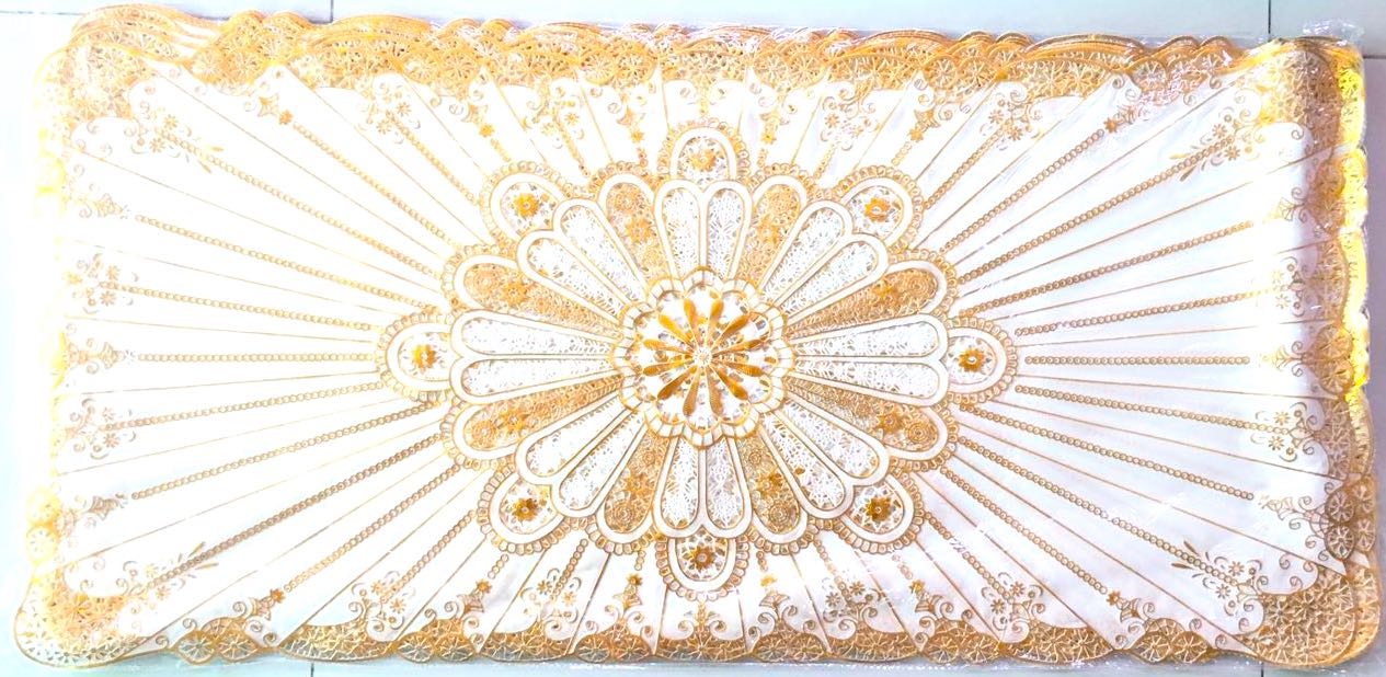 แผ่นพลาสติกปูโต๊ะขอบทอง มีกันลื่น ขนาด 40x85 ซม.