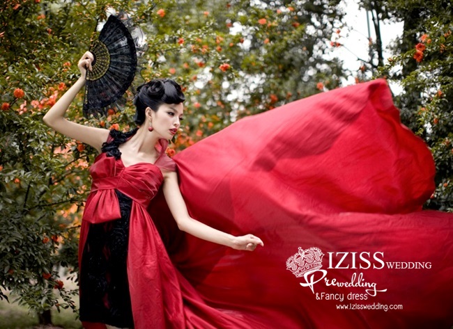 PW188 - Pre order ชุดคู่ถ่ายพรีเวดดิ้ง (prewedding dress) & ชุดแต่งงานแฟนซี (Fancy wedding dress)ชายหญิง "ธีมสีแดง-ดำ"