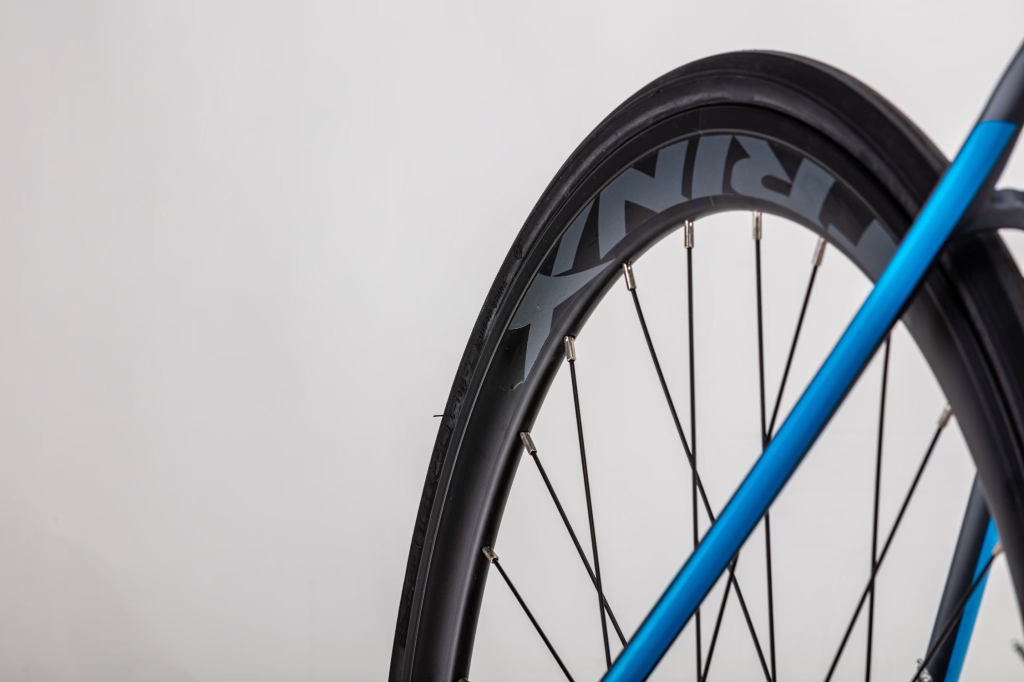 TrinX RAPID 2.1 เสือหมอบเฟรมคาร์บอน ดิสเบรก เกียร์ Shimano 105