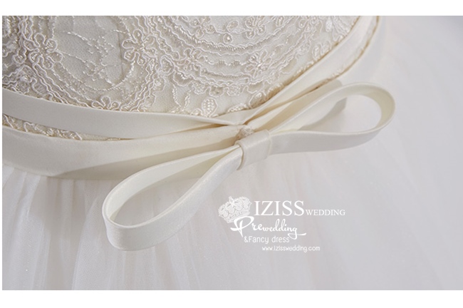 BRL058 **พรีออเดอร์**ชุดแต่งงานสีขาวหรูหราประดับดอกไม้ผสมเพชรและคริสตัล สวยงามดุจเจ้าหญิง