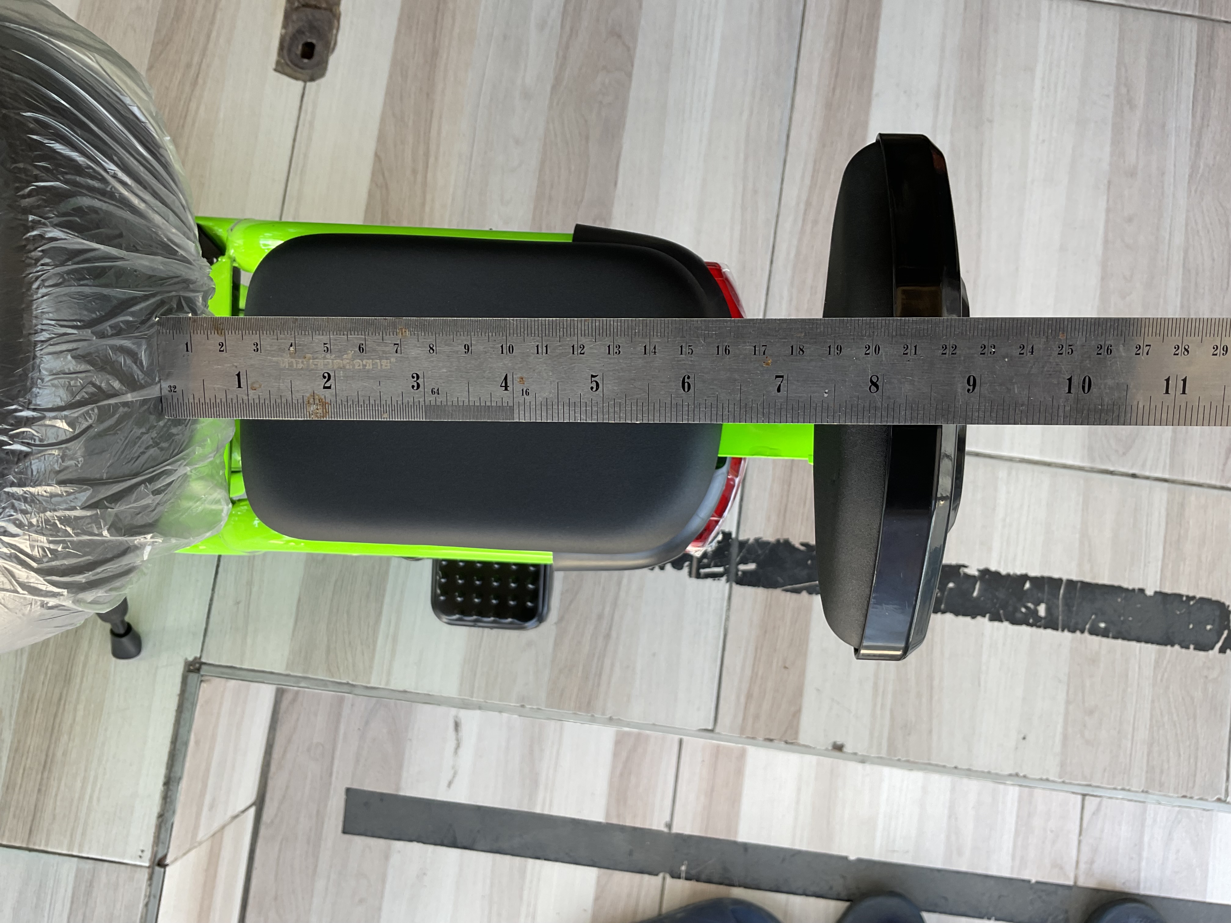 สกู๊ตเตอร์ไฟฟ้า 36v 350w ล้อ 10 นิ้ว ยางลม แบต 3 ก้อน ความเร็ว 25 กม./ชม. มีที่นั่งซ้อนท้าย