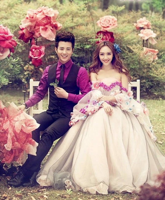 PW147 - Pre order ชุดคู่ถ่ายพรีเวดดิ้ง (prewedding dress) & ชุดแต่งงานแฟนซี (Fancy wedding dress)ชายหญิง "ธีมสีครีม-ม่วง"