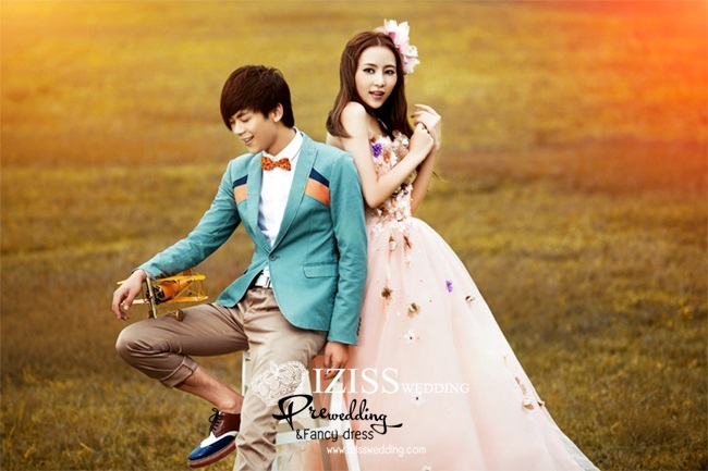 PW124 **พรีออเดอร์** ชุดคู่ถ่ายพรีเวดดิ้ง (prewedding dress) & ชุดแต่งงานแฟนซี (Fancy wedding dress)ชายหญิง "ธีมสีเขียว-โอโรส"