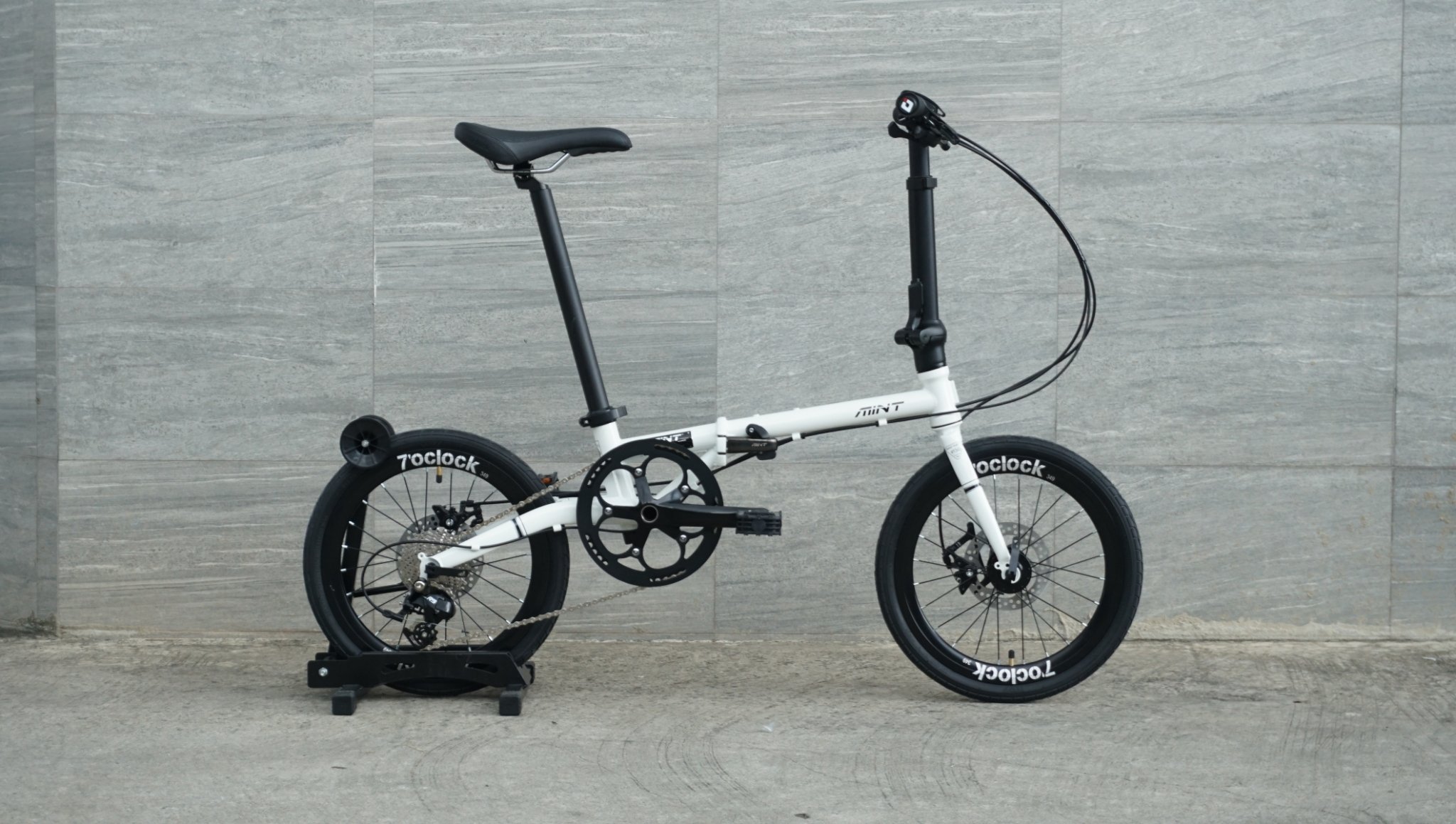 MINT : T9-349 จักรยานพับได้ เฟรมโครโมลี่ 9 สปีด ดิสเบรก นน. 11.5 กก. นุ่มนวล ปั่นสบาย