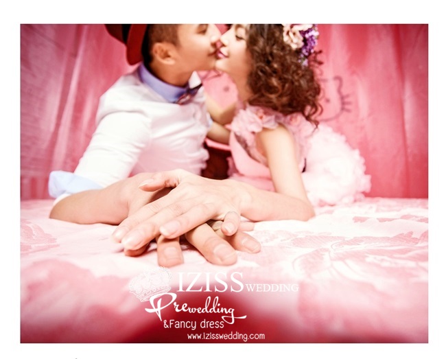 PW064 - **เลิกผลิตค่ะ** ชุดคู่ถ่ายพรีเวดดิ้ง (prewedding dress) & ชุดแต่งงานแฟนซี (Fancy wedding dress)ชายหญิง "ธีมสีชมพู-ขาว"