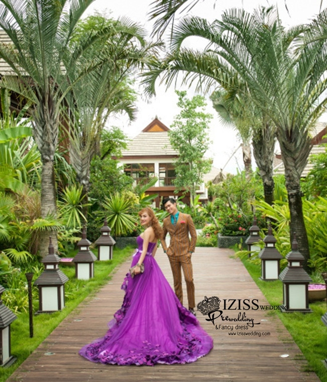 PW413- **พรีออเดอร์**ชุดถ่ายพรีเวดดิ้ง (prewedding dress) & ชุดแต่งงานแฟนซี (Fancy wedding dress)ชายหญิง "ธีมสีม่วง"